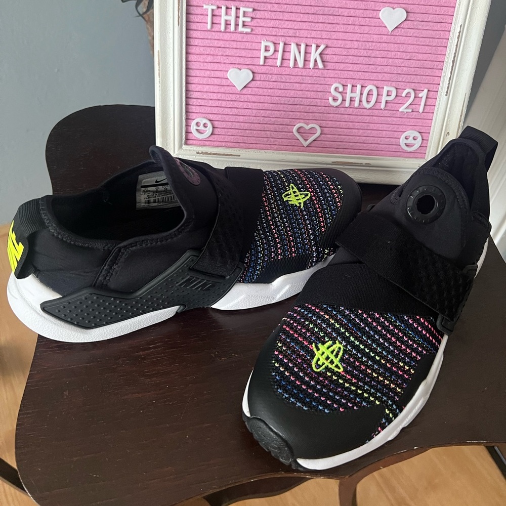 💛💚 Youth Nike Sneakers